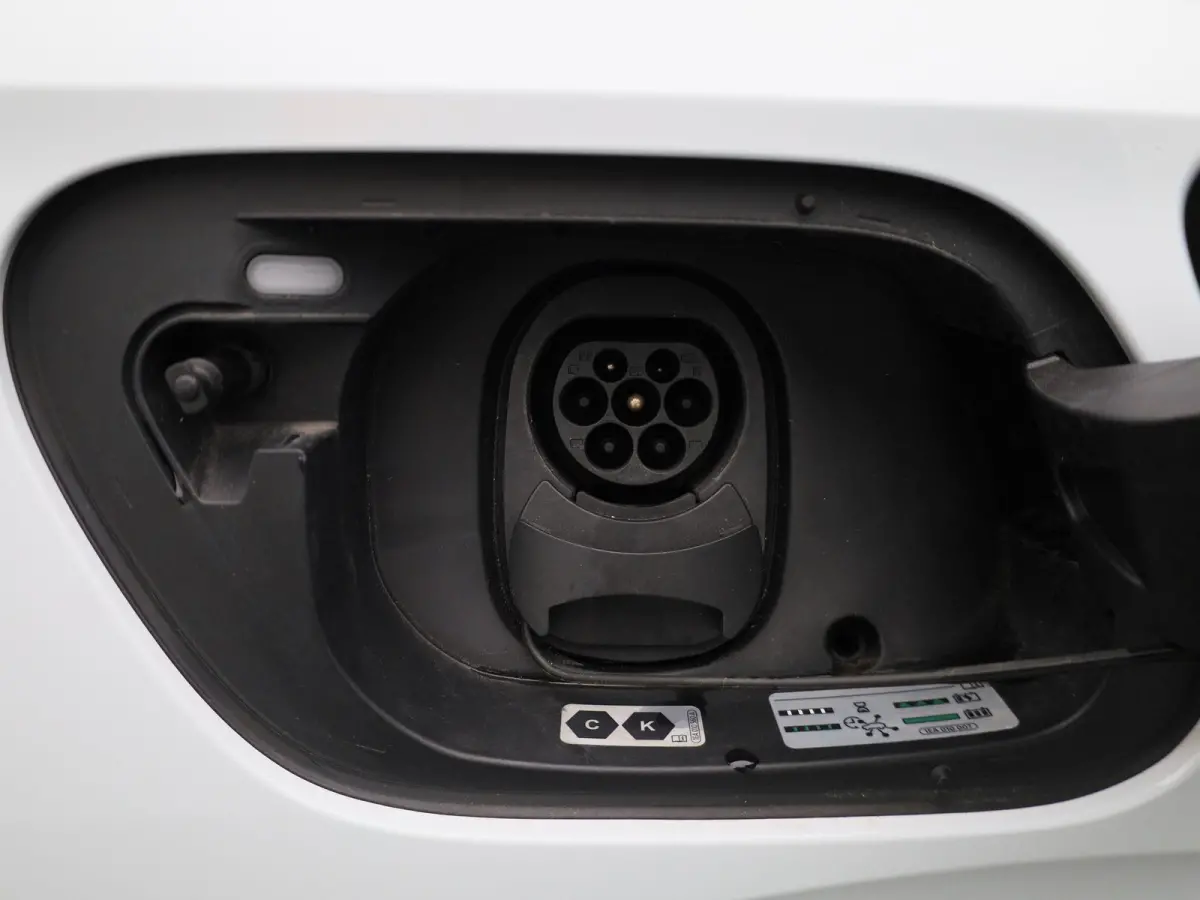 Pro 77 kWh 204 PK| Dealeronderhouden | Navigatie Pro | Voorruit Draadloos Verwarmbaar | Parkeersensoren | Adaptieve Cruise Control