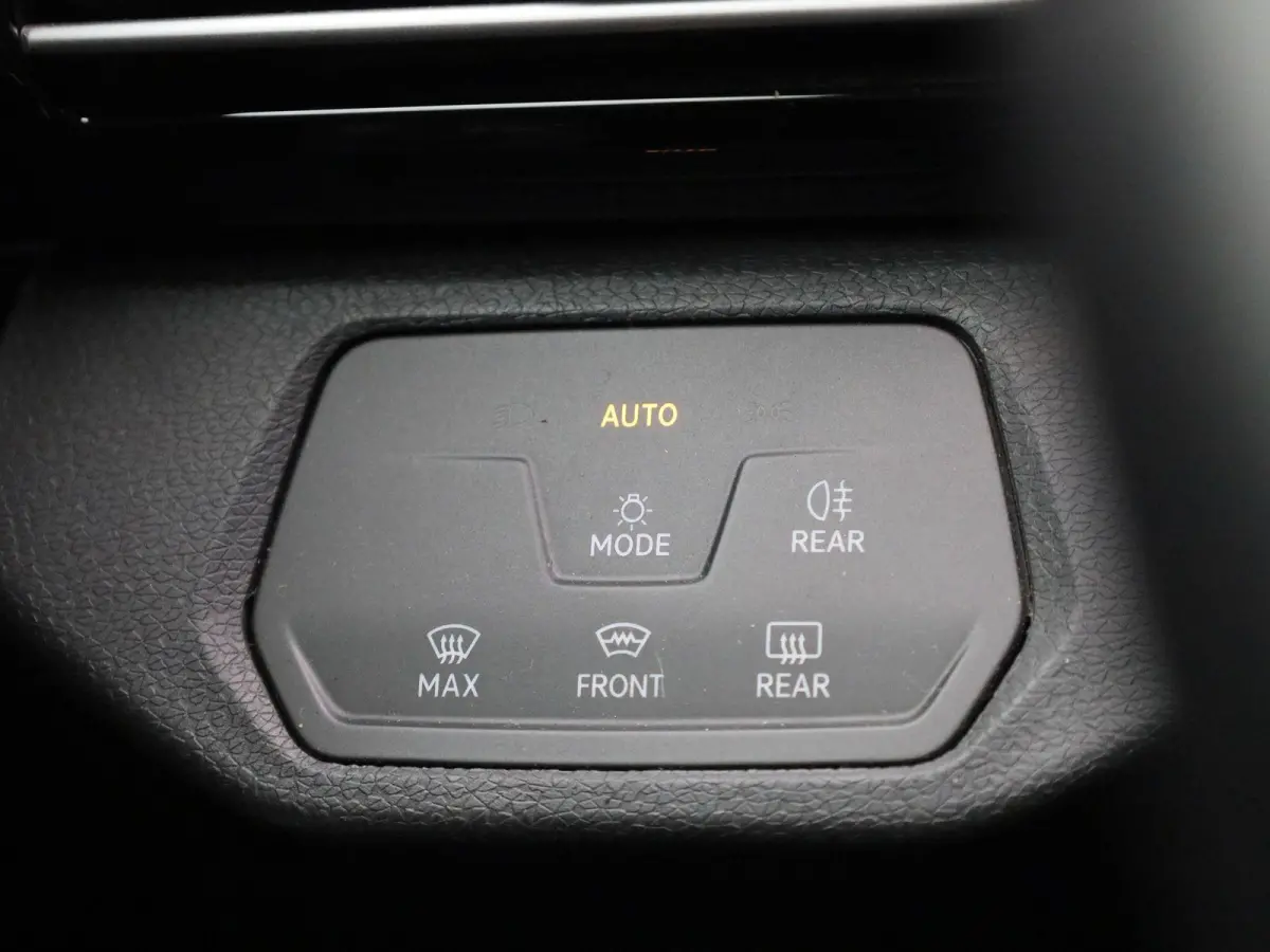 Pro 77 kWh 204 PK| Dealeronderhouden | Navigatie | Stoelverwarming | Stuurwielverwarming | Achteruitrijcamera | Parkeersensoren | Keyless Access