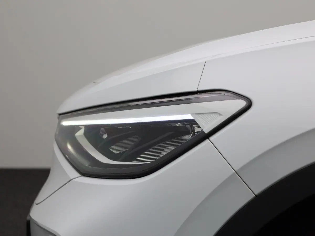 Pro 77 kWh 204 PK| Dealeronderhouden | Navigatie | Stoelverwarming | Stuurwielverwarming | Achteruitrijcamera | Parkeersensoren | Keyless Access