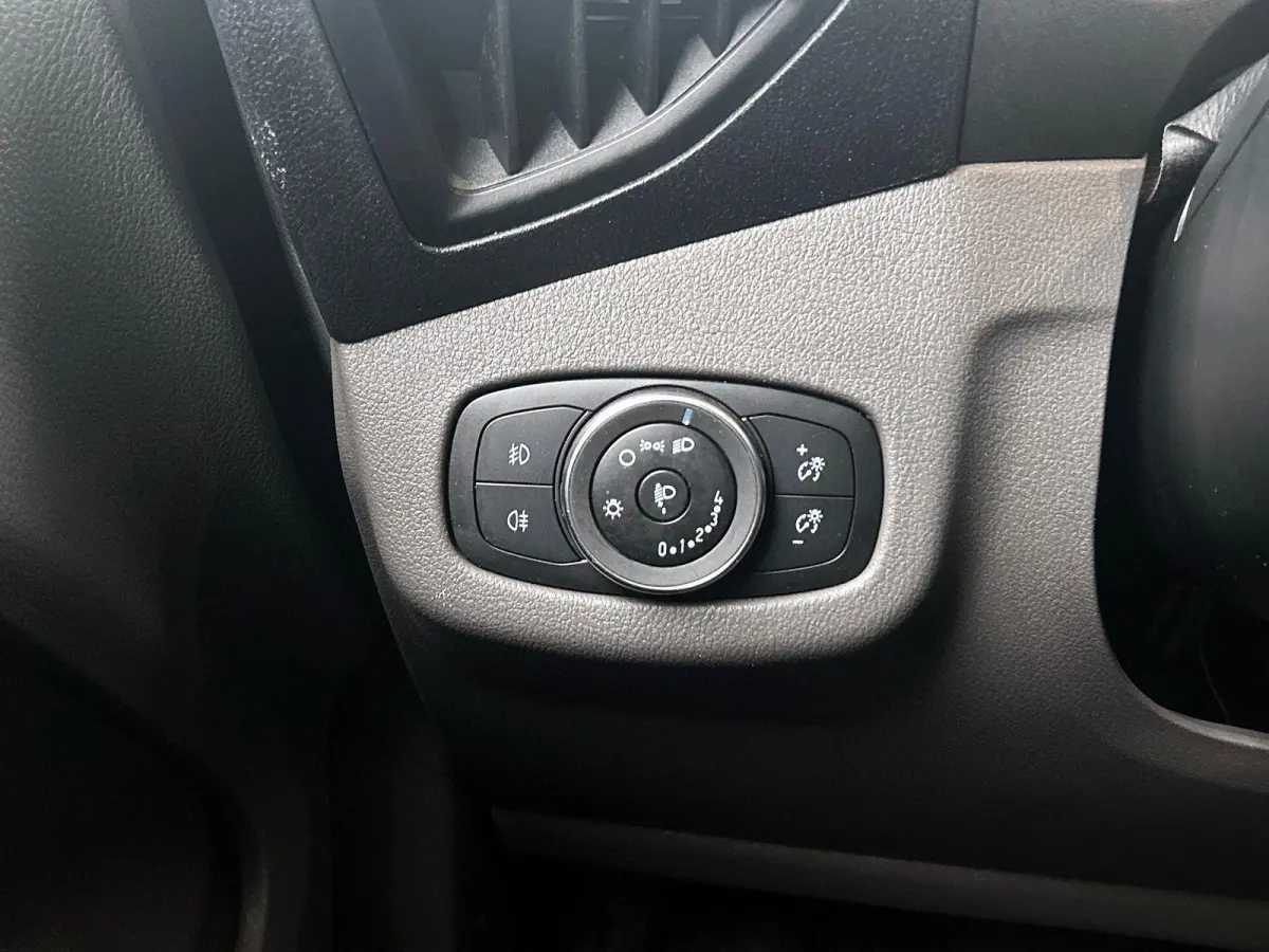 100pk L2 Trend Automaat Trekhaak Airco Navi Cruise