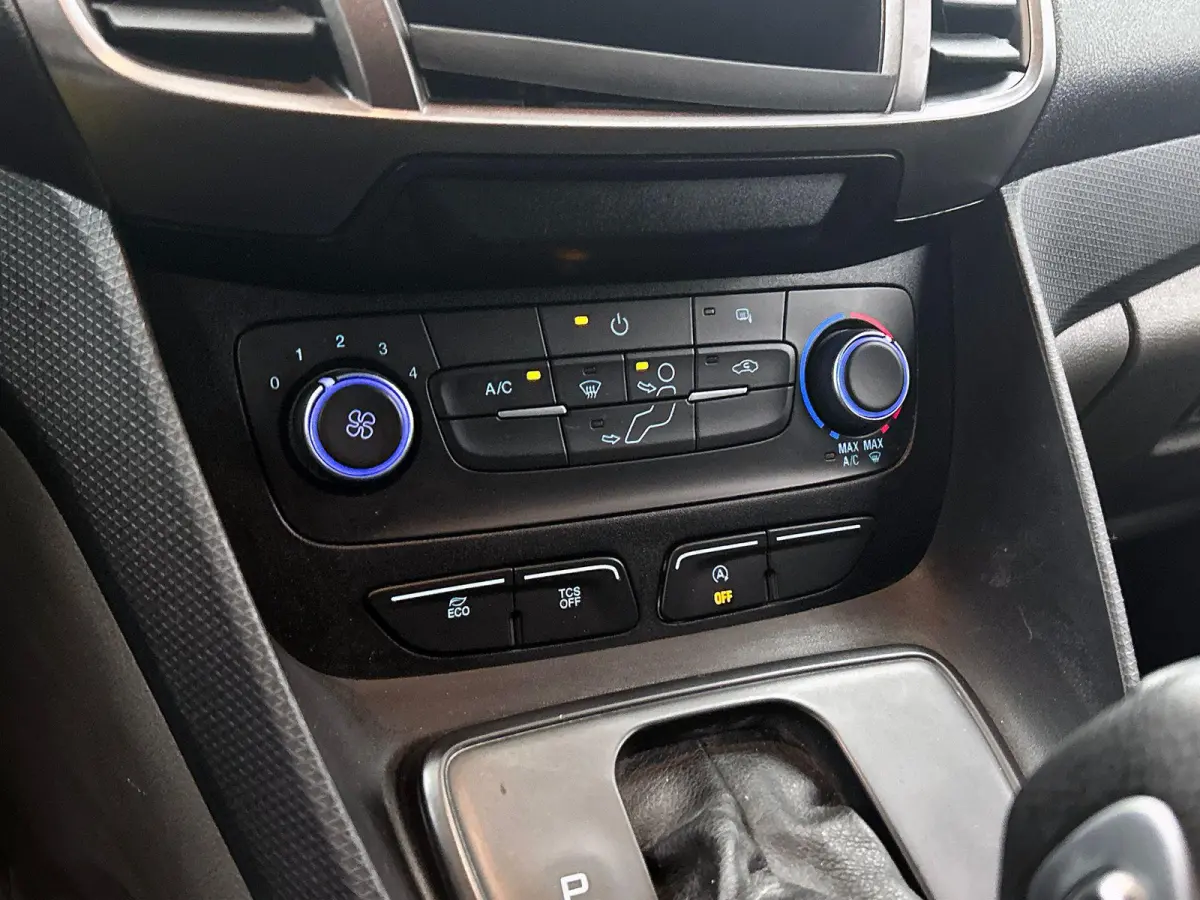 100pk L2 Trend Automaat Trekhaak Airco Navi Cruise