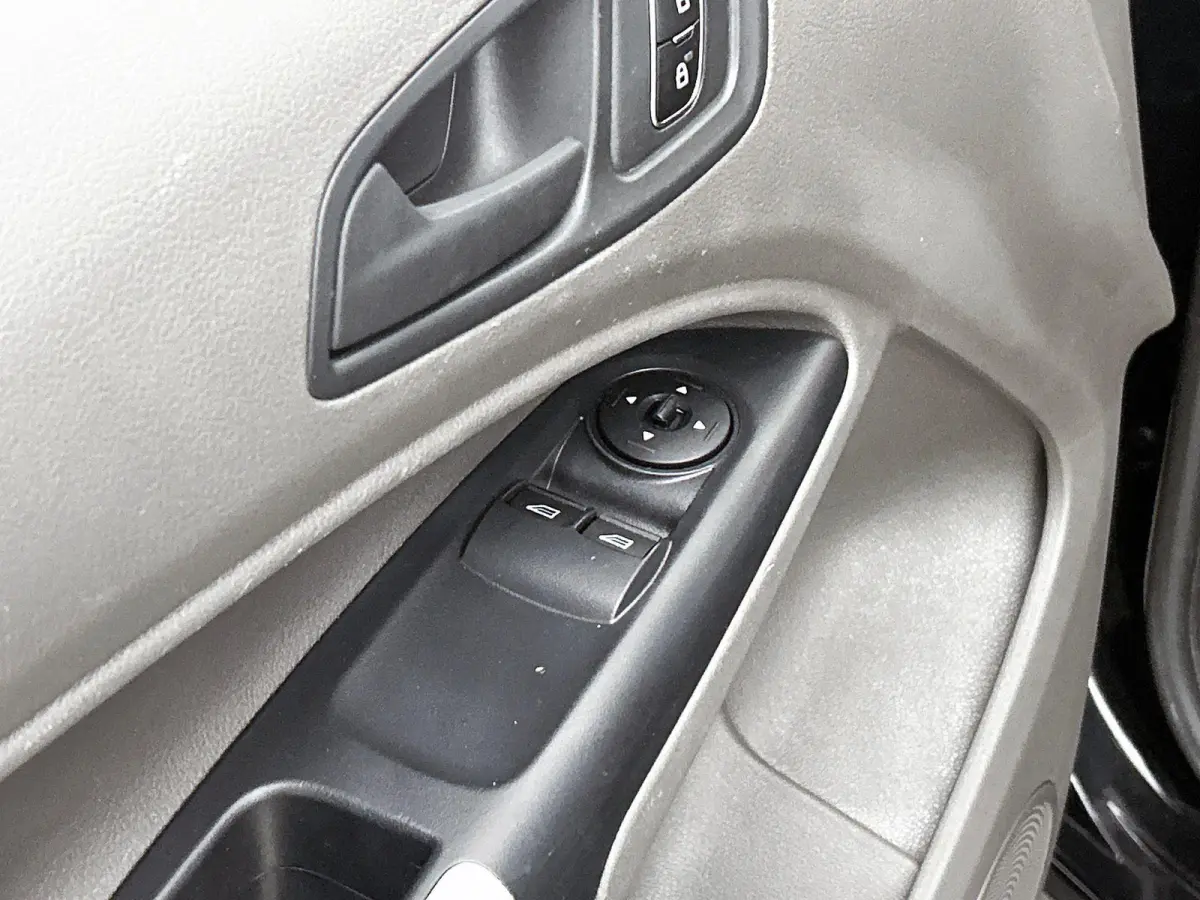 100pk L2 Trend Automaat Trekhaak Airco Navi Cruise