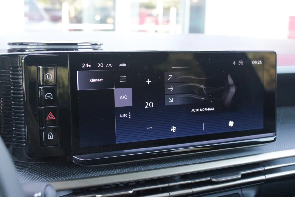 1.2 Hybrid 110PK AUTOMAAT LX | CAMERA VOOR + ACHTER | PARKEERSENSOREN VOOR + ACHTER | DRIVE PACK: ADAPTIVE CRUISE CONTROL/DODEHOEK DETECTIE/ELEKTRISCH INKLAPBARE BUITENSPIEGELS/SPROTIEF STUU
