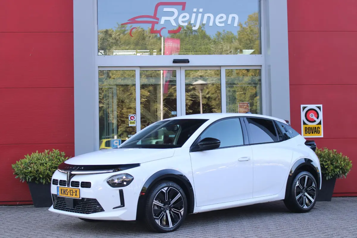 1.2 Hybrid 110PK AUTOMAAT LX | CAMERA VOOR + ACHTER | PARKEERSENSOREN VOOR + ACHTER | DRIVE PACK: ADAPTIVE CRUISE CONTROL/DODEHOEK DETECTIE/ELEKTRISCH INKLAPBARE BUITENSPIEGELS/SPROTIEF STUU