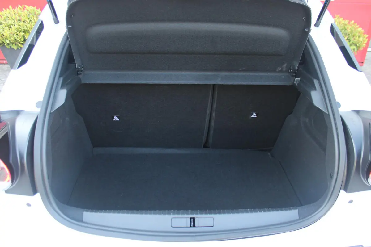 1.2 Hybrid 110PK AUTOMAAT LX | CAMERA VOOR + ACHTER | PARKEERSENSOREN VOOR + ACHTER | DRIVE PACK: ADAPTIVE CRUISE CONTROL/DODEHOEK DETECTIE/ELEKTRISCH INKLAPBARE BUITENSPIEGELS/SPROTIEF STUU