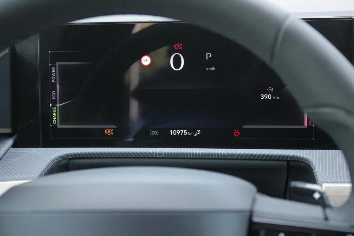 1.2 Hybrid 110PK AUTOMAAT LX | CAMERA VOOR + ACHTER | PARKEERSENSOREN VOOR + ACHTER | DRIVE PACK: ADAPTIVE CRUISE CONTROL/DODEHOEK DETECTIE/ELEKTRISCH INKLAPBARE BUITENSPIEGELS/SPROTIEF STUU