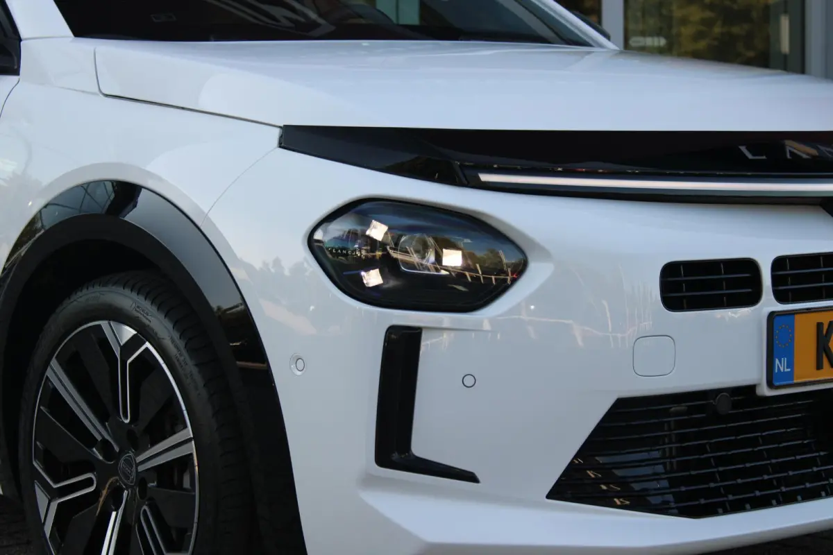 1.2 Hybrid 110PK AUTOMAAT LX | CAMERA VOOR + ACHTER | PARKEERSENSOREN VOOR + ACHTER | DRIVE PACK: ADAPTIVE CRUISE CONTROL/DODEHOEK DETECTIE/ELEKTRISCH INKLAPBARE BUITENSPIEGELS/SPROTIEF STUU