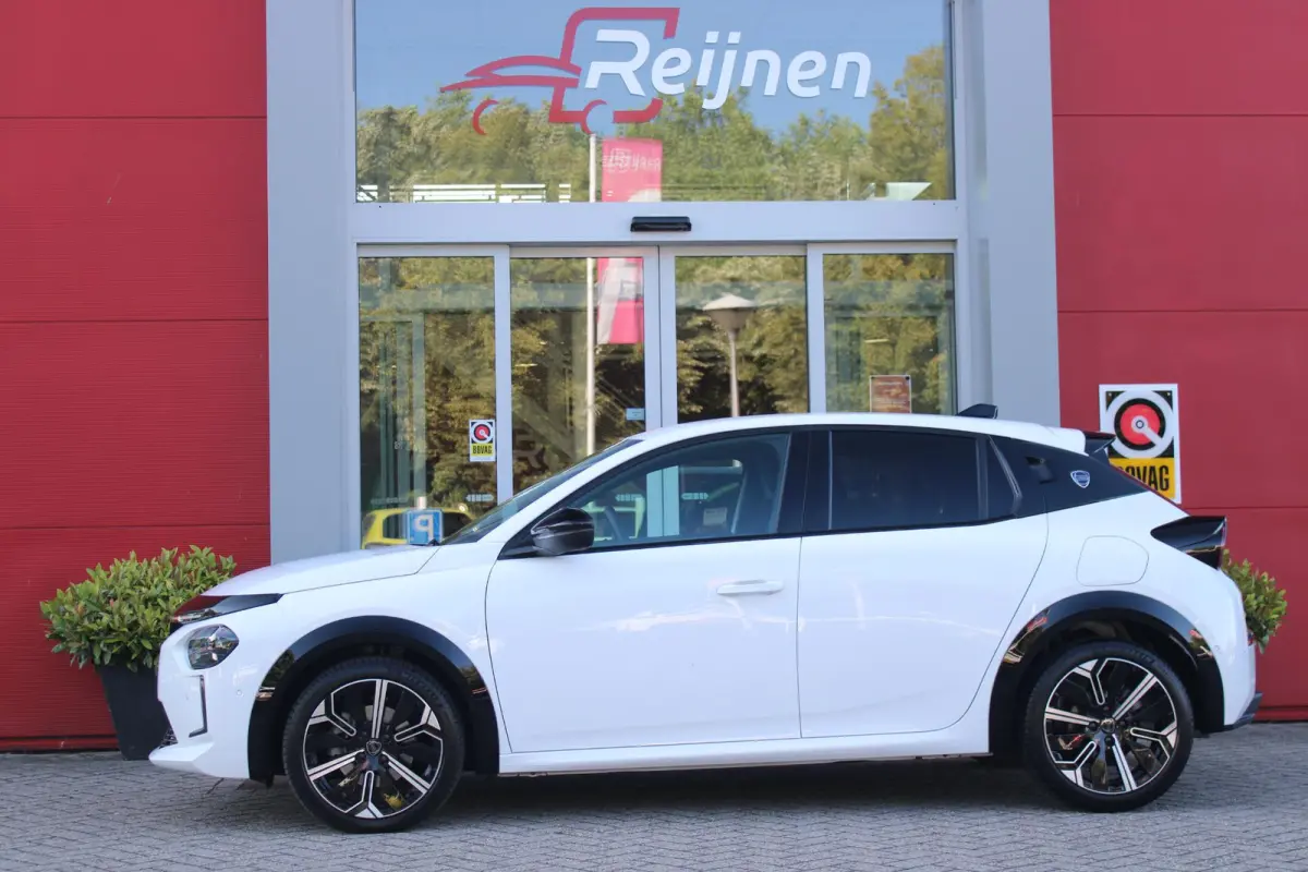 1.2 Hybrid 110PK AUTOMAAT LX | CAMERA VOOR + ACHTER | PARKEERSENSOREN VOOR + ACHTER | DRIVE PACK: ADAPTIVE CRUISE CONTROL/DODEHOEK DETECTIE/ELEKTRISCH INKLAPBARE BUITENSPIEGELS/SPROTIEF STUU
