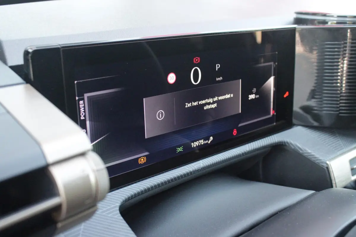 1.2 Hybrid 110PK AUTOMAAT LX | CAMERA VOOR + ACHTER | PARKEERSENSOREN VOOR + ACHTER | DRIVE PACK: ADAPTIVE CRUISE CONTROL/DODEHOEK DETECTIE/ELEKTRISCH INKLAPBARE BUITENSPIEGELS/SPROTIEF STUU