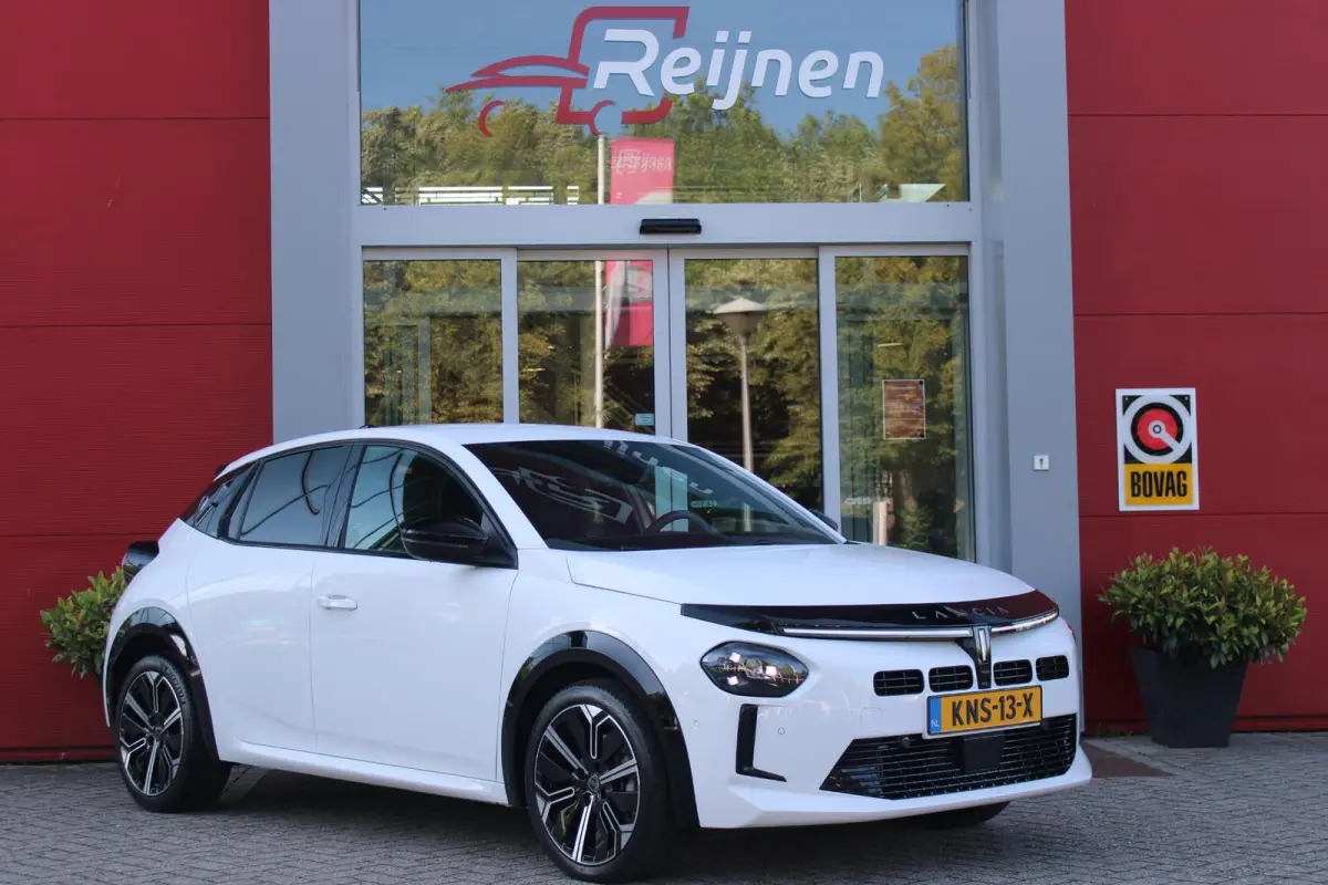 1.2 Hybrid 110PK AUTOMAAT LX | CAMERA VOOR + ACHTER | PARKEERSENSOREN VOOR + ACHTER | DRIVE PACK: ADAPTIVE CRUISE CONTROL/DODEHOEK DETECTIE/ELEKTRISCH INKLAPBARE BUITENSPIEGELS/SPROTIEF STUU
