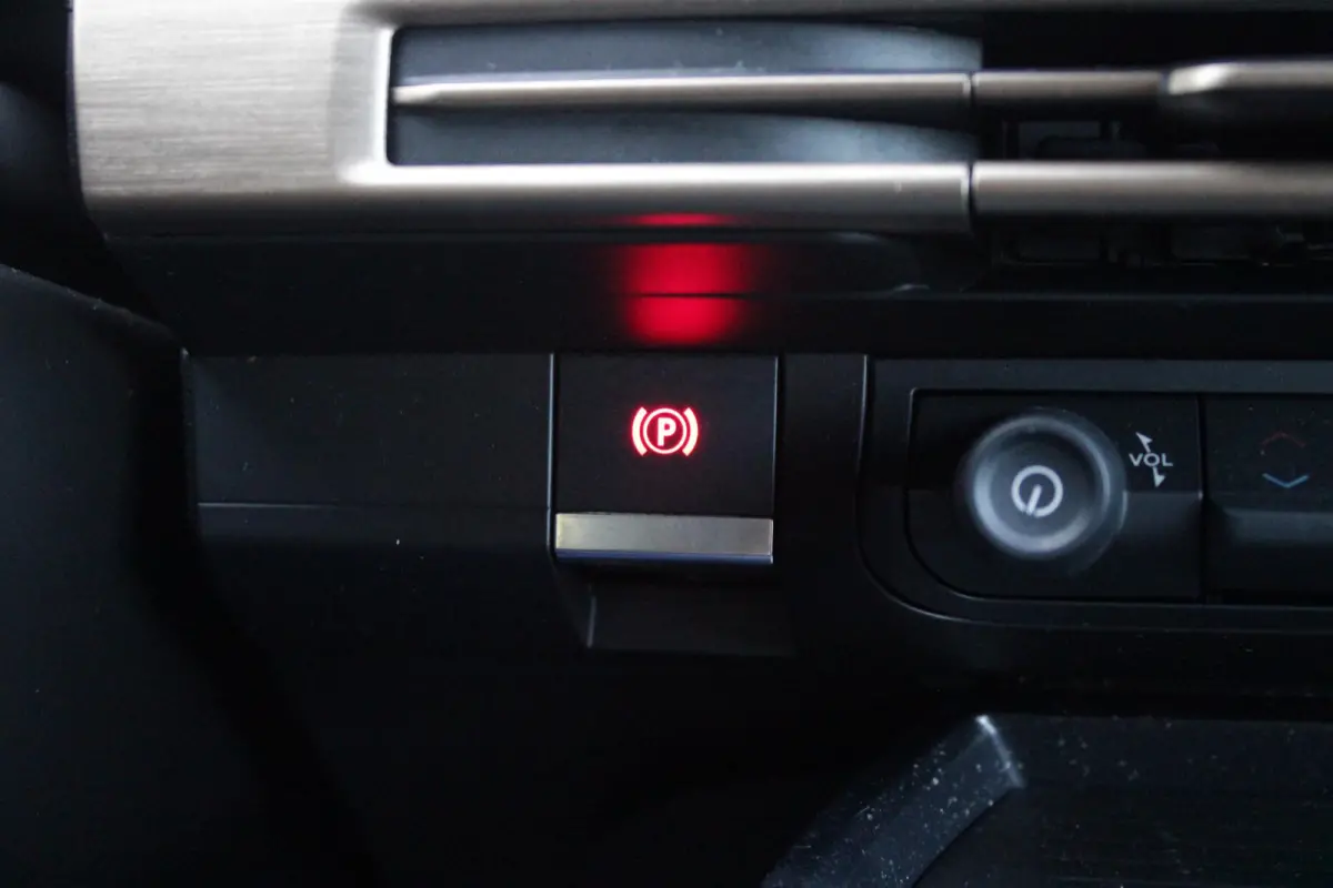 1.2 Hybrid 110PK AUTOMAAT LX | CAMERA VOOR + ACHTER | PARKEERSENSOREN VOOR + ACHTER | DRIVE PACK: ADAPTIVE CRUISE CONTROL/DODEHOEK DETECTIE/ELEKTRISCH INKLAPBARE BUITENSPIEGELS/SPROTIEF STUU