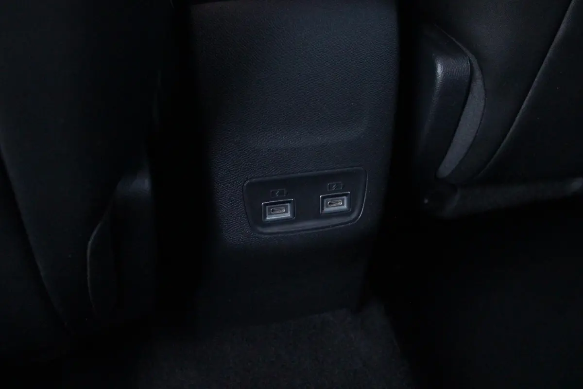 1.2 Hybrid 110PK AUTOMAAT LX | CAMERA VOOR + ACHTER | PARKEERSENSOREN VOOR + ACHTER | DRIVE PACK: ADAPTIVE CRUISE CONTROL/DODEHOEK DETECTIE/ELEKTRISCH INKLAPBARE BUITENSPIEGELS/SPROTIEF STUU