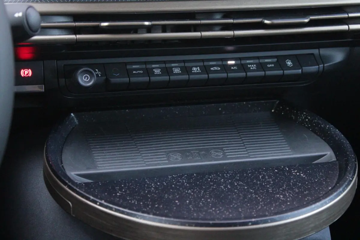 1.2 Hybrid 110PK AUTOMAAT LX | CAMERA VOOR + ACHTER | PARKEERSENSOREN VOOR + ACHTER | DRIVE PACK: ADAPTIVE CRUISE CONTROL/DODEHOEK DETECTIE/ELEKTRISCH INKLAPBARE BUITENSPIEGELS/SPROTIEF STUU