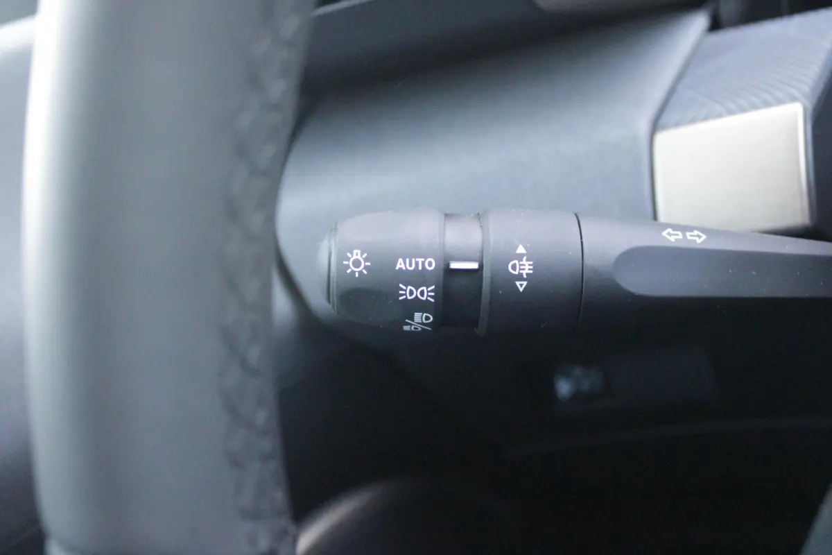 1.2 Hybrid 110PK AUTOMAAT LX | CAMERA VOOR + ACHTER | PARKEERSENSOREN VOOR + ACHTER | DRIVE PACK: ADAPTIVE CRUISE CONTROL/DODEHOEK DETECTIE/ELEKTRISCH INKLAPBARE BUITENSPIEGELS/SPROTIEF STUU