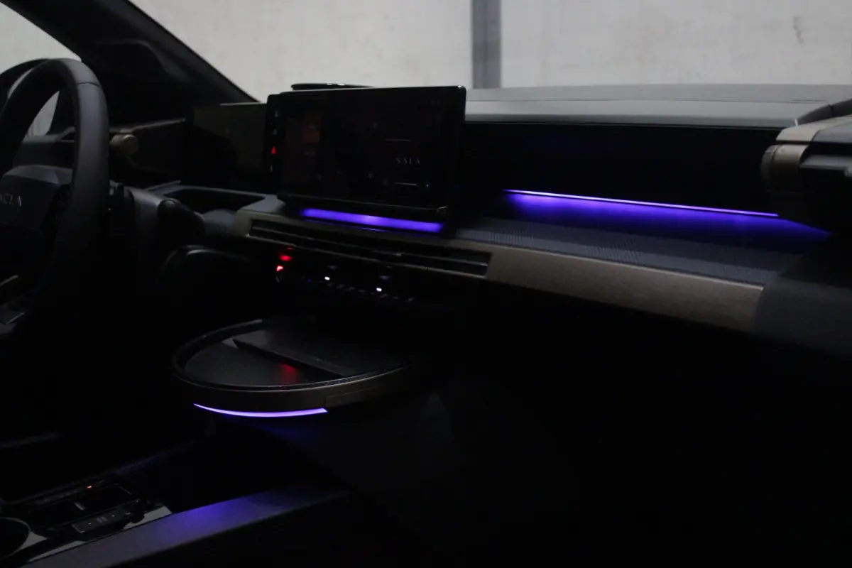 1.2 Hybrid 110PK AUTOMAAT LX | CAMERA VOOR + ACHTER | PARKEERSENSOREN VOOR + ACHTER | DRIVE PACK: ADAPTIVE CRUISE CONTROL/DODEHOEK DETECTIE/ELEKTRISCH INKLAPBARE BUITENSPIEGELS/SPROTIEF STUU
