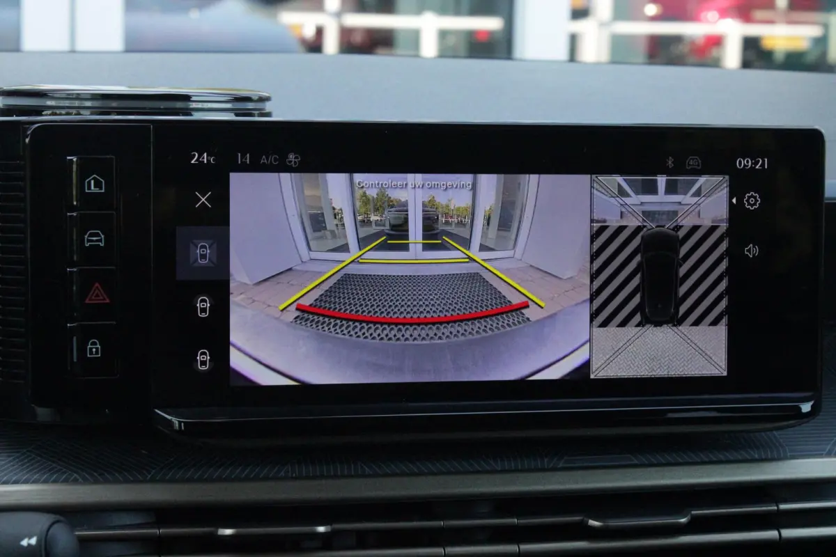 1.2 Hybrid 110PK AUTOMAAT LX | CAMERA VOOR + ACHTER | PARKEERSENSOREN VOOR + ACHTER | DRIVE PACK: ADAPTIVE CRUISE CONTROL/DODEHOEK DETECTIE/ELEKTRISCH INKLAPBARE BUITENSPIEGELS/SPROTIEF STUU