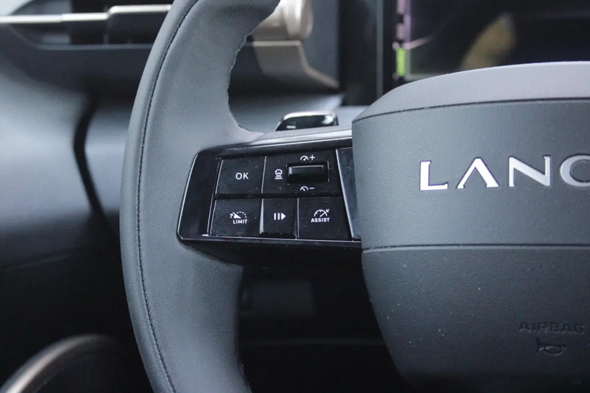 1.2 Hybrid 110PK AUTOMAAT LX | CAMERA VOOR + ACHTER | PARKEERSENSOREN VOOR + ACHTER | DRIVE PACK: ADAPTIVE CRUISE CONTROL/DODEHOEK DETECTIE/ELEKTRISCH INKLAPBARE BUITENSPIEGELS/SPROTIEF STUU