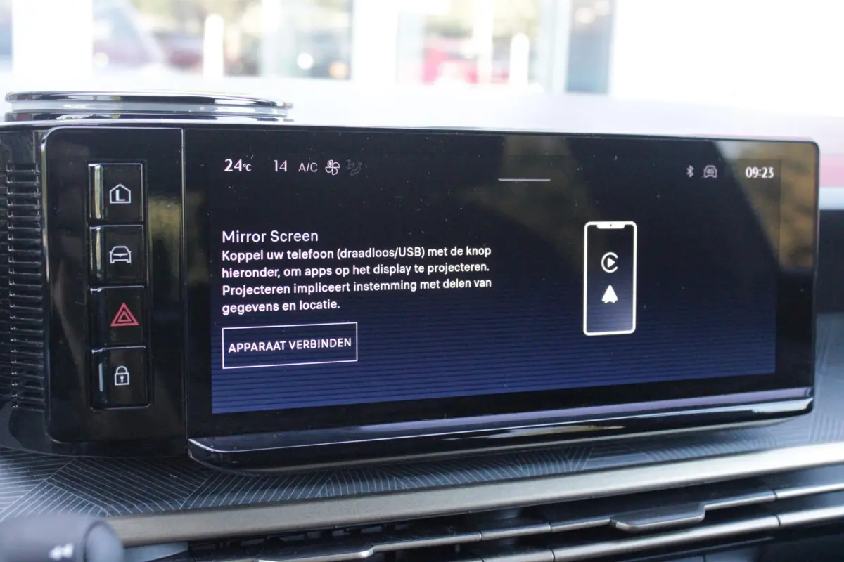 1.2 Hybrid 110PK AUTOMAAT LX | CAMERA VOOR + ACHTER | PARKEERSENSOREN VOOR + ACHTER | DRIVE PACK: ADAPTIVE CRUISE CONTROL/DODEHOEK DETECTIE/ELEKTRISCH INKLAPBARE BUITENSPIEGELS/SPROTIEF STUU