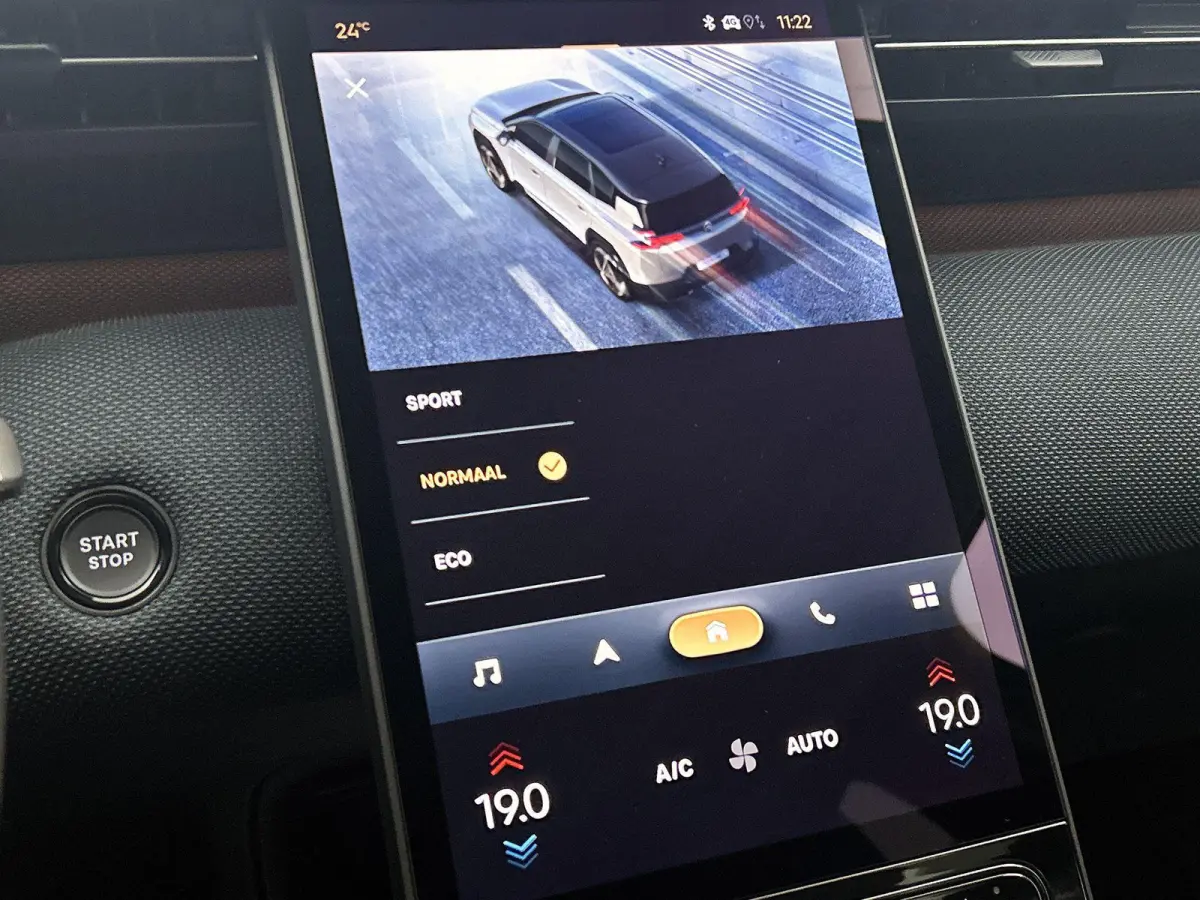 SUV Business Hybrid 145pk Automaat | DEMO | Navigatie | 360 graden camera | Head-up display | Elektrische achterklep | 19" lichtmetalen velgen | Adaptive cruise control | Draadloze telefoonl