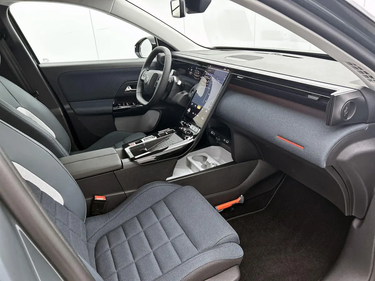 SUV Business Hybrid 145pk Automaat | DEMO | Navigatie | 360 graden camera | Head-up display | Elektrische achterklep | 19" lichtmetalen velgen | Adaptive cruise control | Draadloze telefoonl