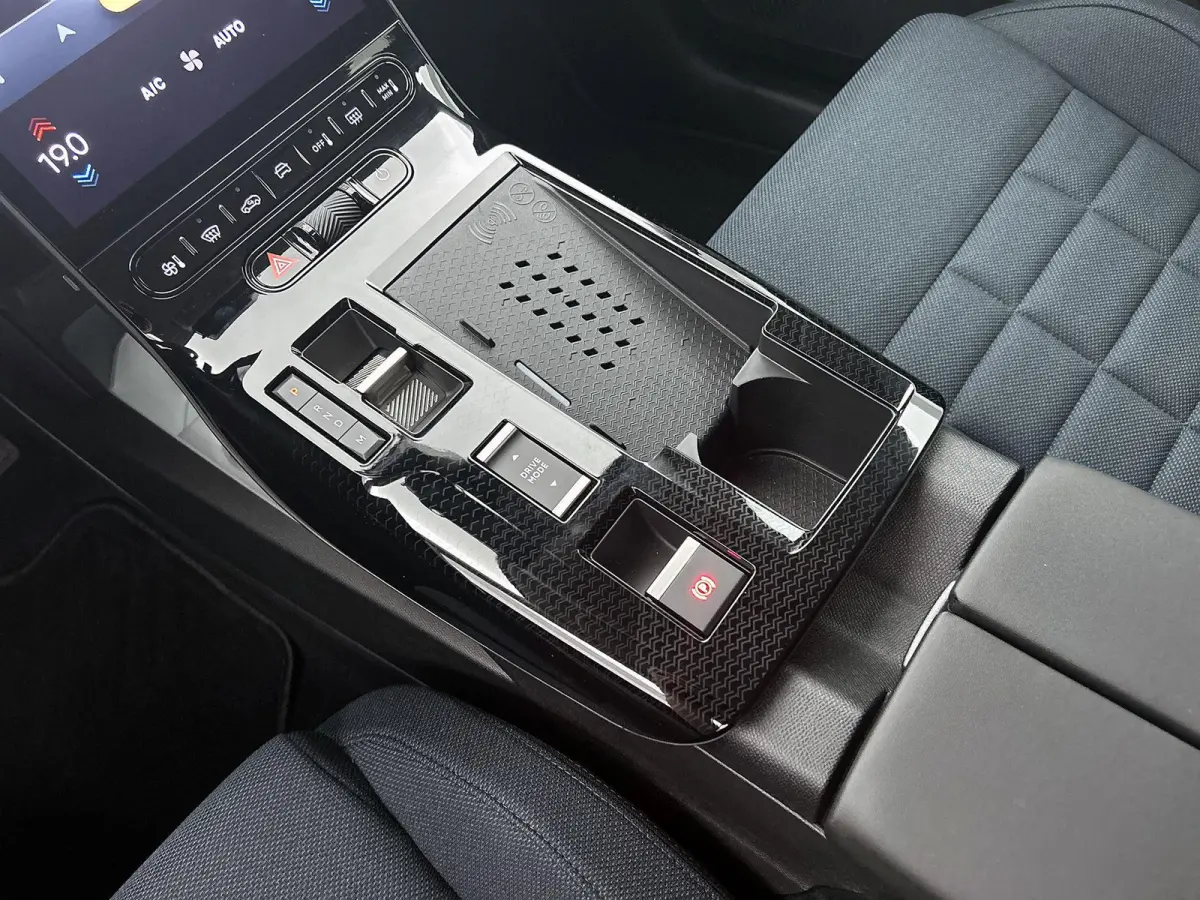 SUV Business Hybrid 145pk Automaat | DEMO | Navigatie | 360 graden camera | Head-up display | Elektrische achterklep | 19" lichtmetalen velgen | Adaptive cruise control | Draadloze telefoonl