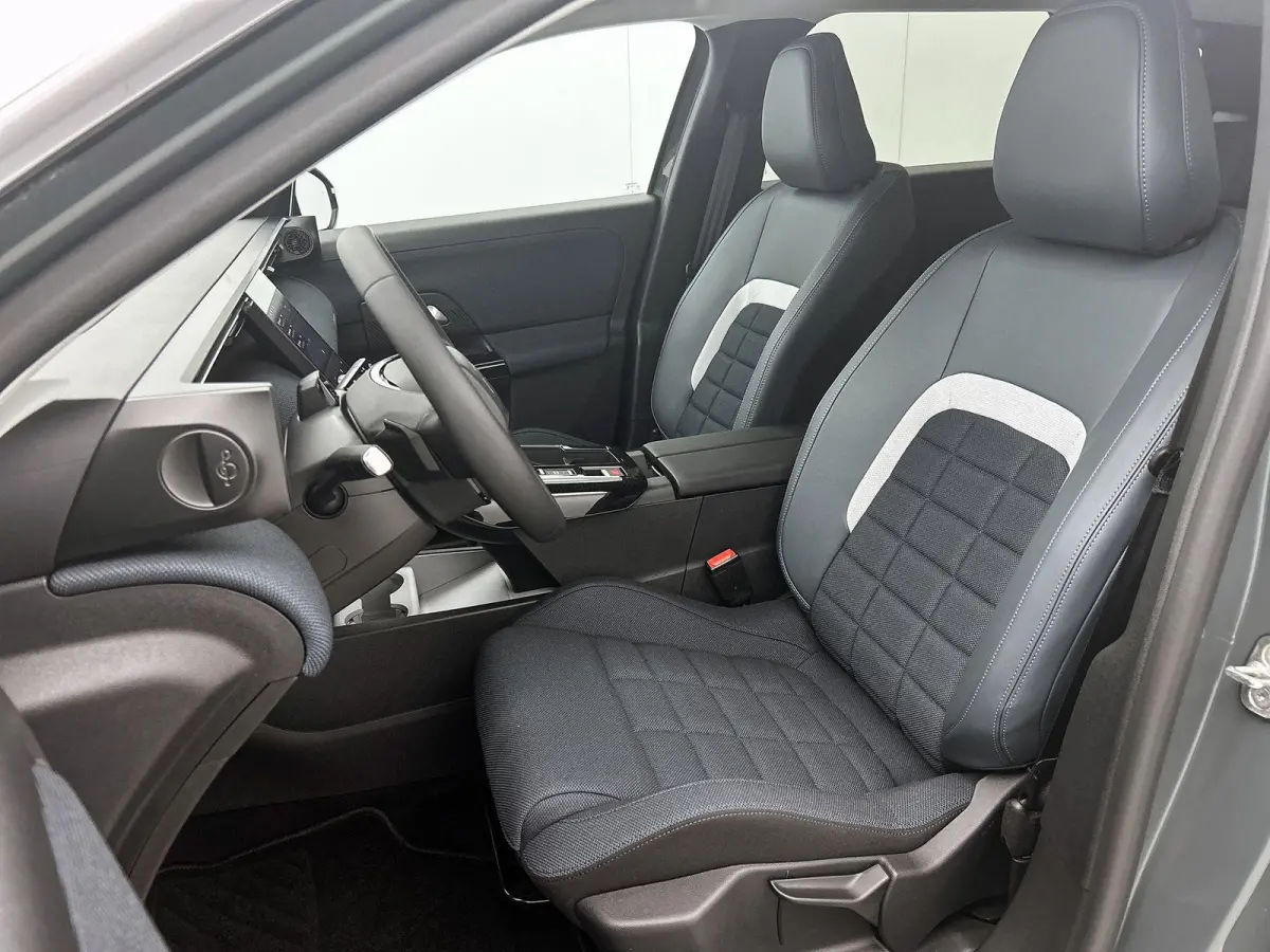 SUV Business Hybrid 145pk Automaat | DEMO | Navigatie | 360 graden camera | Head-up display | Elektrische achterklep | 19" lichtmetalen velgen | Adaptive cruise control | Draadloze telefoonl