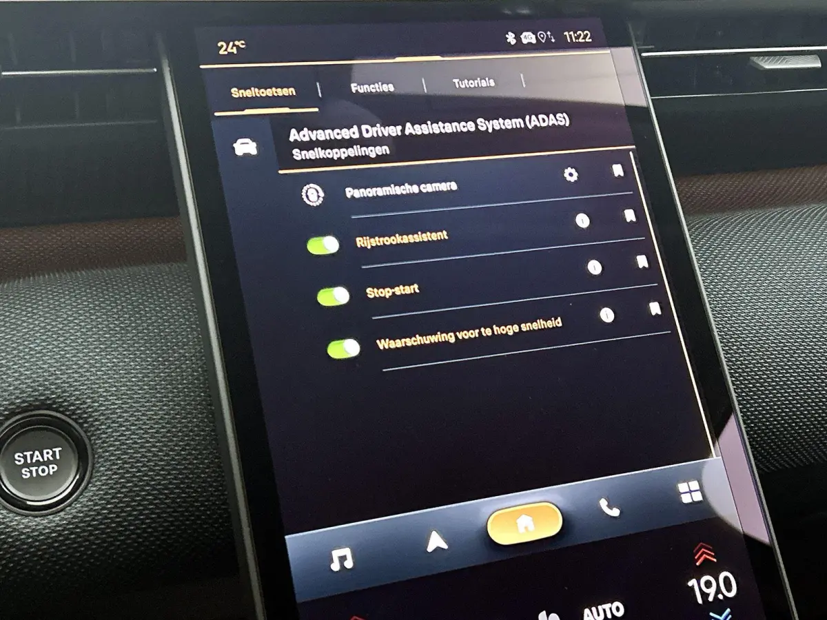 SUV Business Hybrid 145pk Automaat | DEMO | Navigatie | 360 graden camera | Head-up display | Elektrische achterklep | 19" lichtmetalen velgen | Adaptive cruise control | Draadloze telefoonl