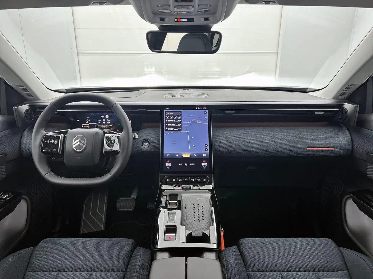 SUV Business Hybrid 145pk Automaat | DEMO | Navigatie | 360 graden camera | Head-up display | Elektrische achterklep | 19" lichtmetalen velgen | Adaptive cruise control | Draadloze telefoonl