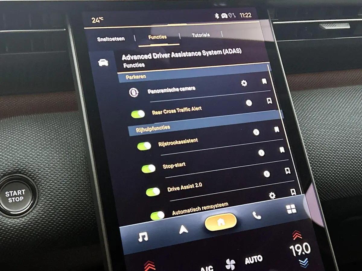 SUV Business Hybrid 145pk Automaat | DEMO | Navigatie | 360 graden camera | Head-up display | Elektrische achterklep | 19" lichtmetalen velgen | Adaptive cruise control | Draadloze telefoonl