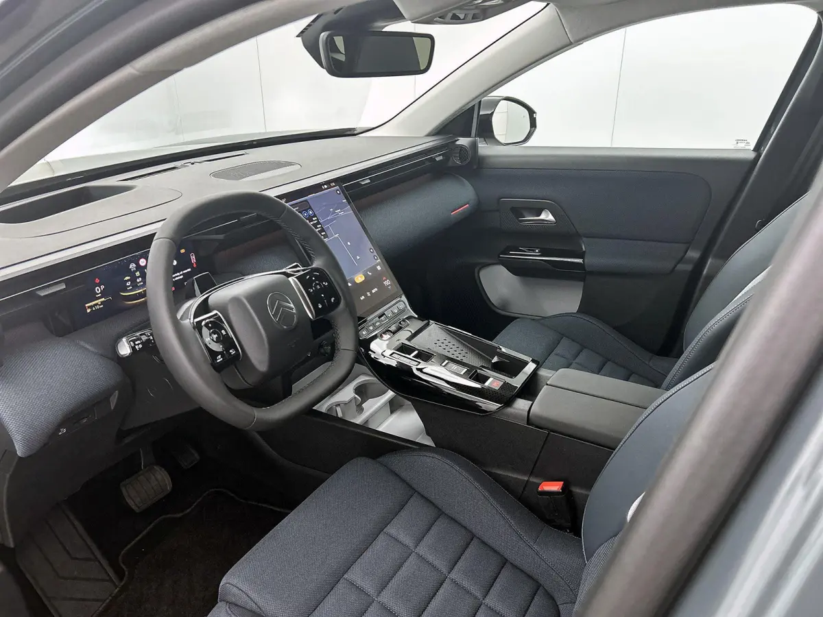 SUV Business Hybrid 145pk Automaat | DEMO | Navigatie | 360 graden camera | Head-up display | Elektrische achterklep | 19" lichtmetalen velgen | Adaptive cruise control | Draadloze telefoonl