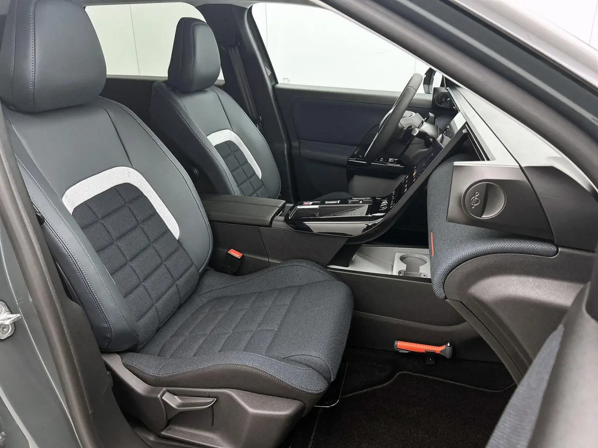 SUV Business Hybrid 145pk Automaat | DEMO | Navigatie | 360 graden camera | Head-up display | Elektrische achterklep | 19" lichtmetalen velgen | Adaptive cruise control | Draadloze telefoonl