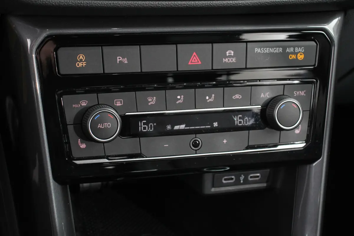 1.0 TSI Style DSG Navigatie Apple Carplay/Android Auto Climate Control Camera Stoelverwarming Adaptive Cruise Control