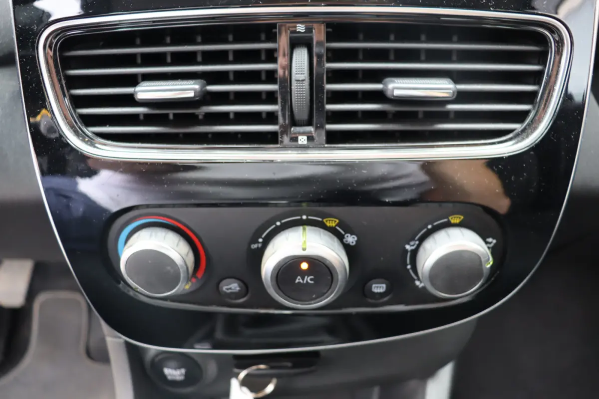 0.9 TCe Limited, Apple Carplay, Airco, Cruise, PDC A, Navi, Prijs is Rijklaar Inclusief 6 Maanden Garantie