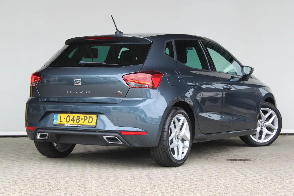 1.0 EcoTSI FR Business Intense | Navigatiesysteem | Climate control | Achteruitrijcamera | Apple carplay |