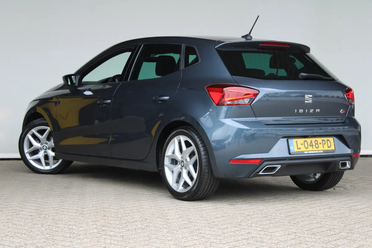 1.0 EcoTSI FR Business Intense | Navigatiesysteem | Climate control | Achteruitrijcamera | Apple carplay |