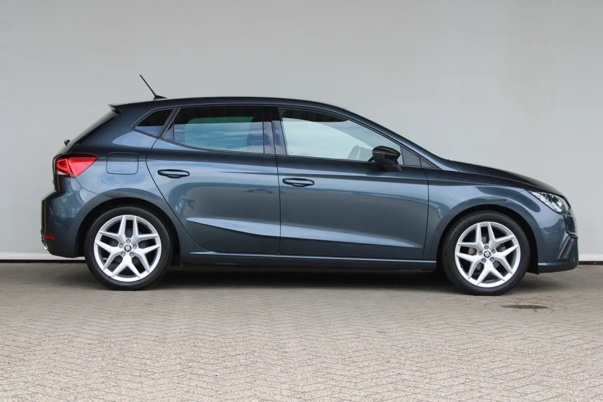 1.0 EcoTSI FR Business Intense | Navigatiesysteem | Climate control | Achteruitrijcamera | Apple carplay |
