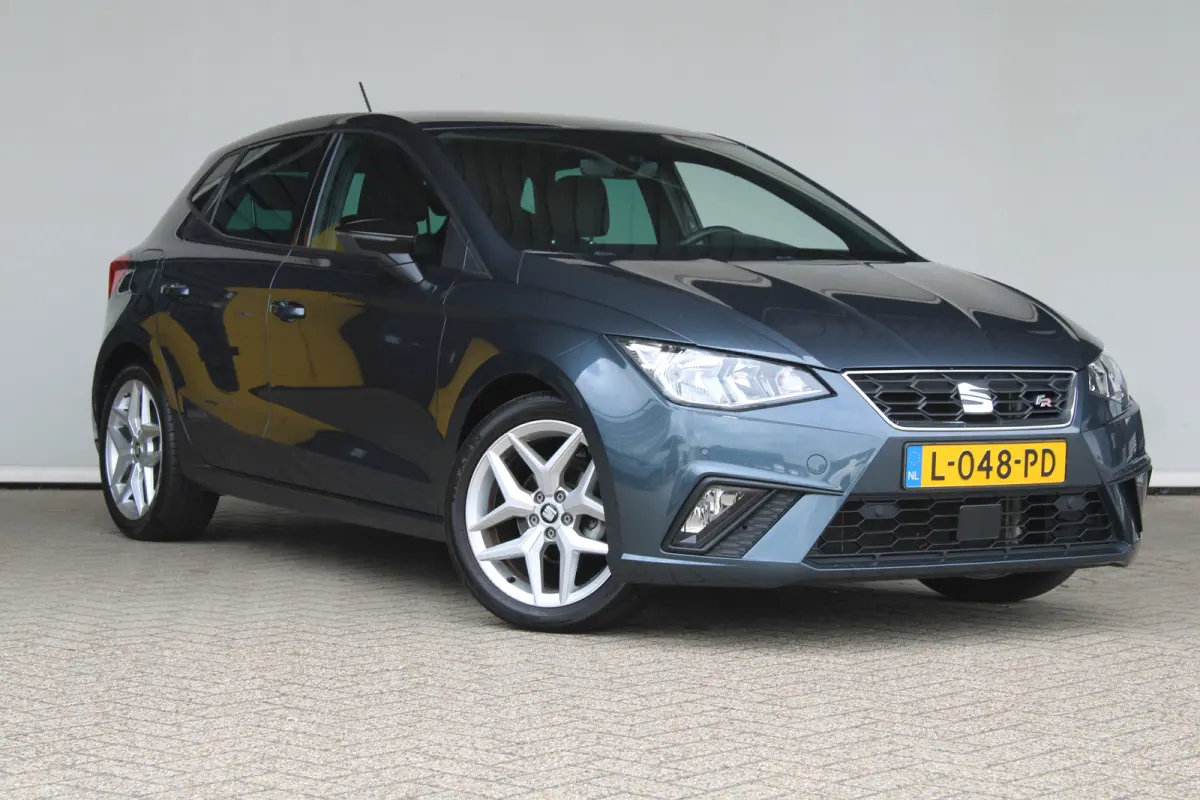 1.0 EcoTSI FR Business Intense | Navigatiesysteem | Climate control | Achteruitrijcamera | Apple carplay |