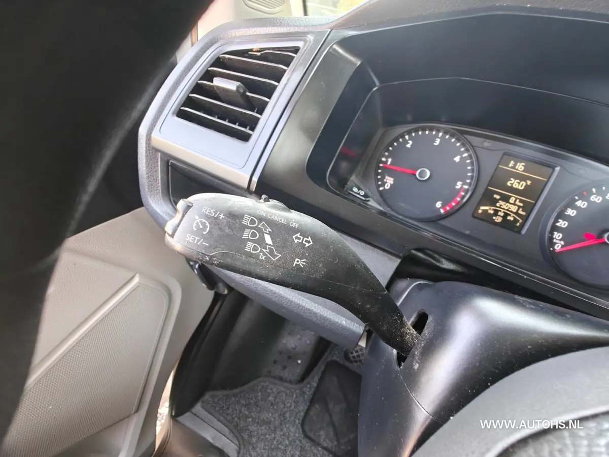 2.0 TDI Pick up , EURO 6 , 150 PK , Airco , trekhaak, lengte bak 2.93 m.