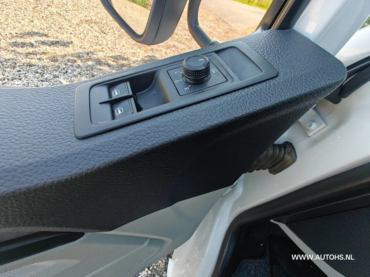 2.0 TDI Pick up , EURO 6 , 150 PK , Airco , trekhaak, lengte bak 2.93 m.
