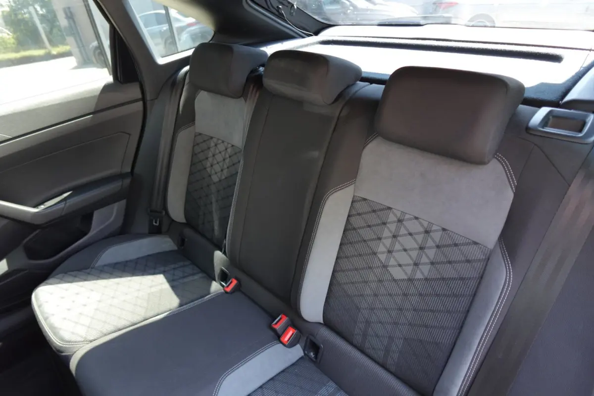 1.5 TSI R-Line PANO KEYLESS CAM