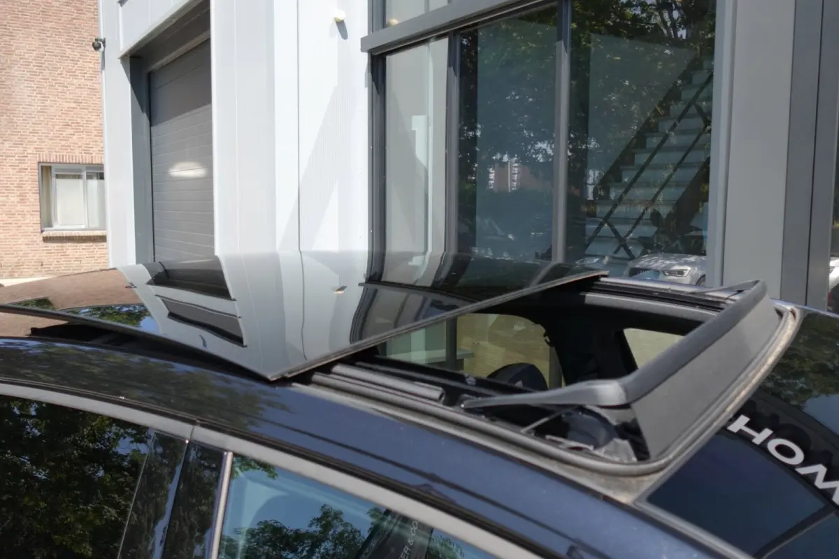 1.5 TSI R-Line PANO KEYLESS CAM