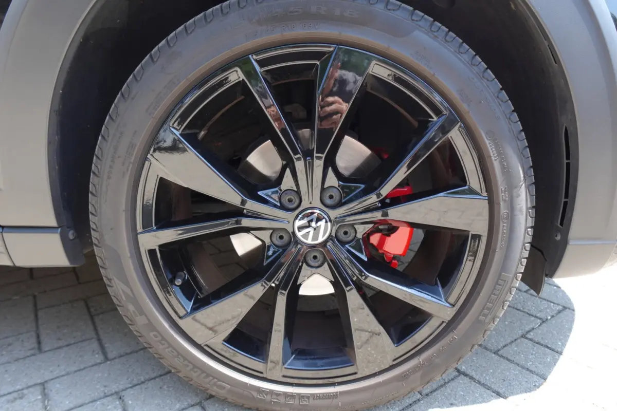 1.5 TSI R-Line PANO KEYLESS CAM