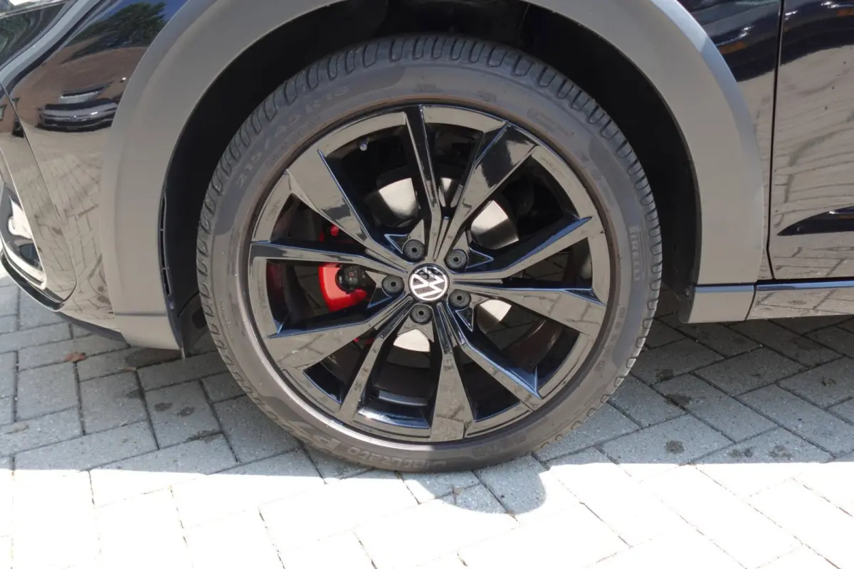 1.5 TSI R-Line PANO KEYLESS CAM