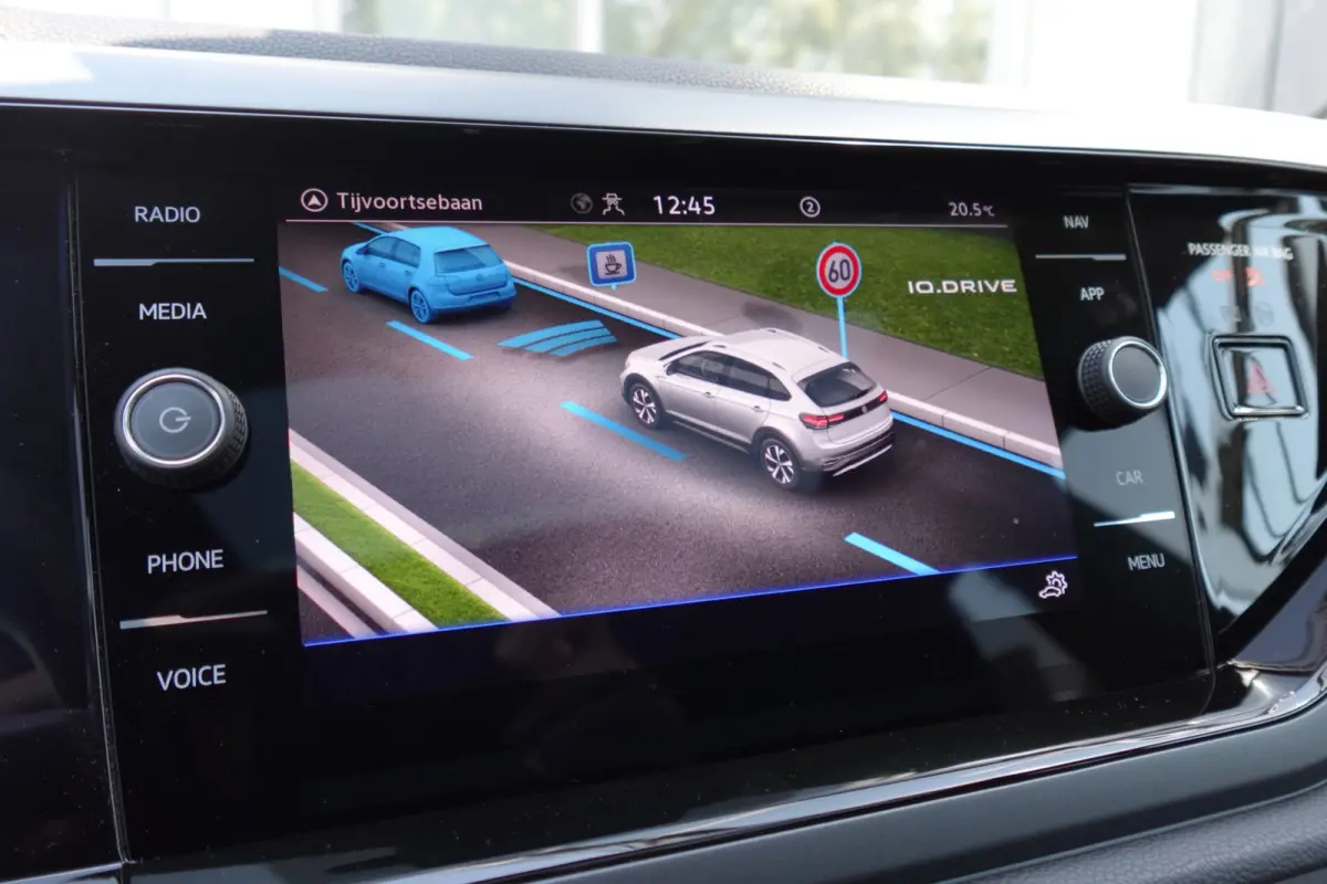 1.5 TSI R-Line PANO KEYLESS CAM
