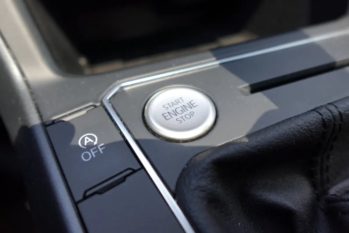1.5 TSI R-Line PANO KEYLESS CAM