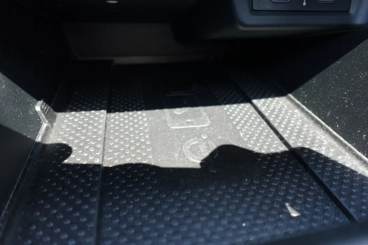 1.5 TSI R-Line PANO KEYLESS CAM