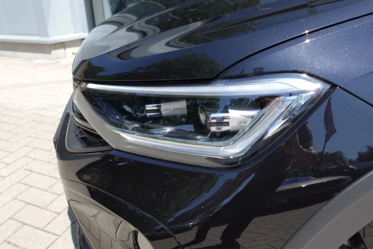 1.5 TSI R-Line PANO KEYLESS CAM
