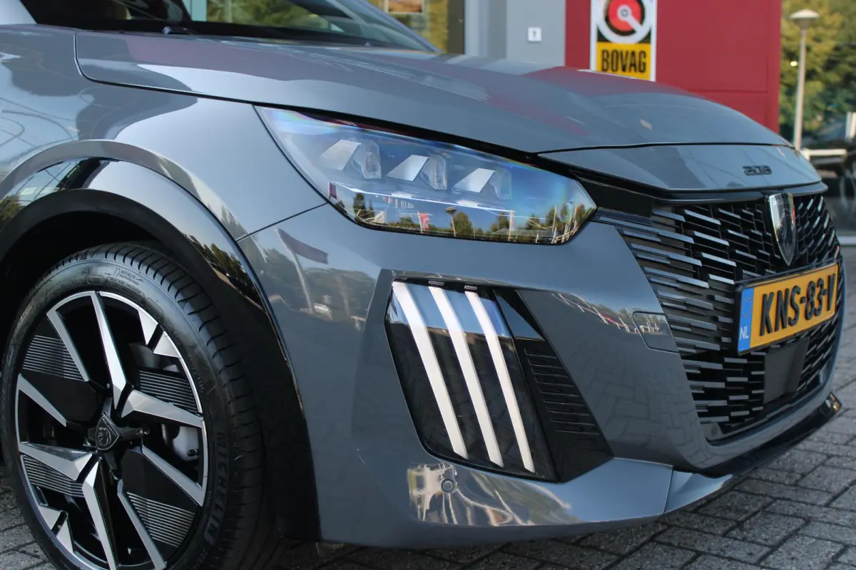 1.2 Hybrid 145PK AUTOMAAT GT PACK | ELEKTRISCH BEDIENBARE BESTUURDERSSTOEL MET MASSAGE FUNCTIE | ALCANTARA BEKLEDING | STOEL VERWARMING | CRUISE CONTROL | DAB+ RADIO | APPLE CARPLAY/ANDROID 