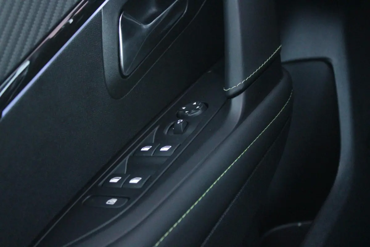 1.2 Hybrid 145PK AUTOMAAT GT PACK | ELEKTRISCH BEDIENBARE BESTUURDERSSTOEL MET MASSAGE FUNCTIE | ALCANTARA BEKLEDING | STOEL VERWARMING | CRUISE CONTROL | DAB+ RADIO | APPLE CARPLAY/ANDROID 
