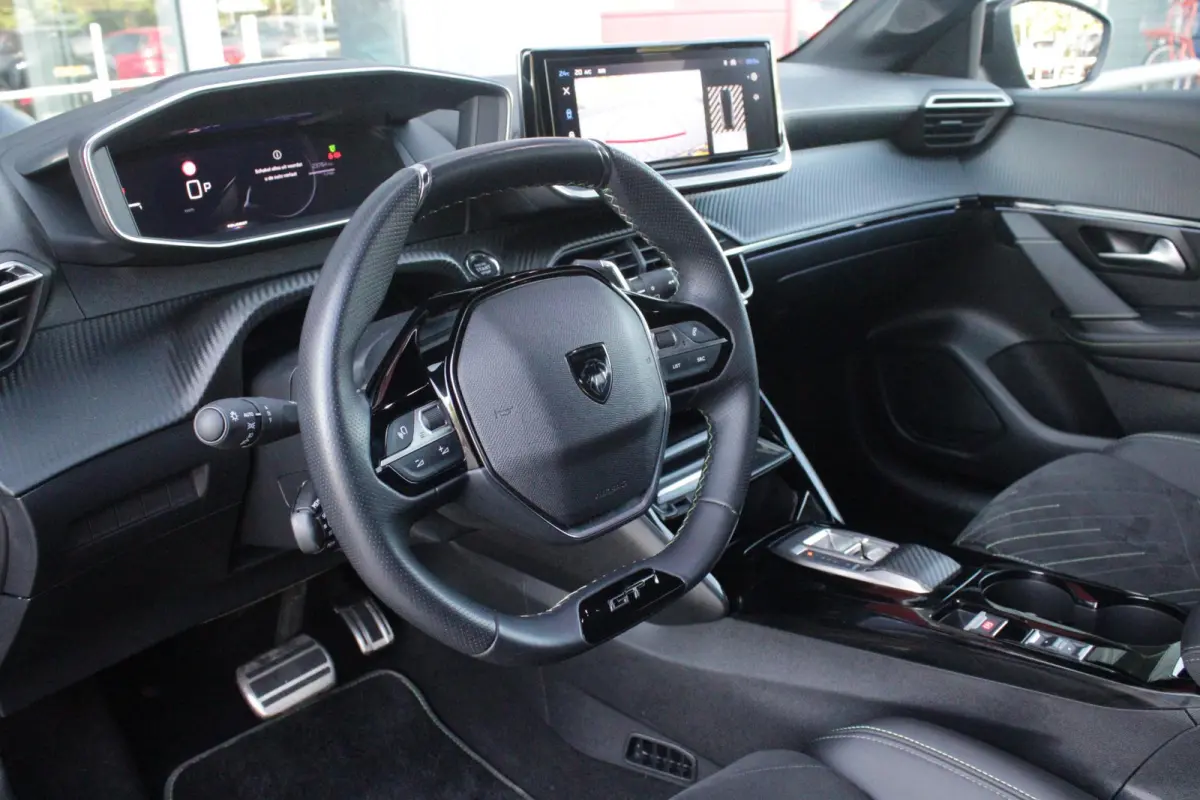 1.2 Hybrid 145PK AUTOMAAT GT PACK | ELEKTRISCH BEDIENBARE BESTUURDERSSTOEL MET MASSAGE FUNCTIE | ALCANTARA BEKLEDING | STOEL VERWARMING | CRUISE CONTROL | DAB+ RADIO | APPLE CARPLAY/ANDROID 